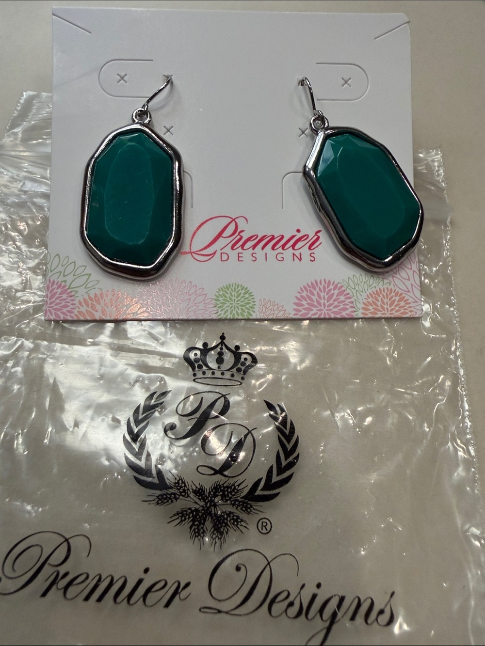 Premier Designs Emerald Teardrop Faceted Drop Earrings